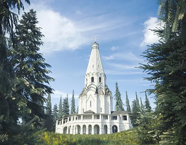 Церковь в лесу
