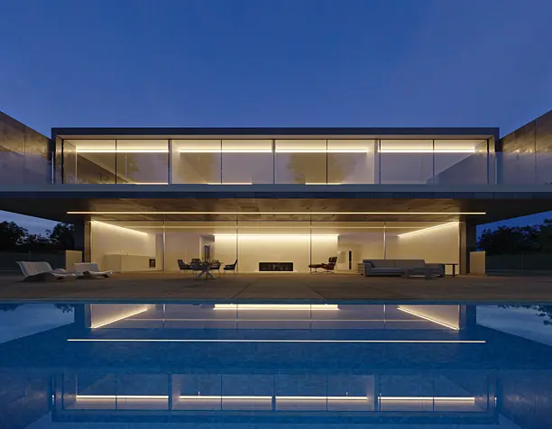 Aluminum House / Fran Silvestre Arquitectos по референсу