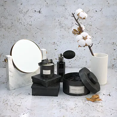 Minimalistic Set