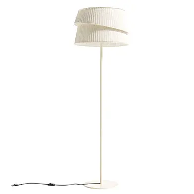 Stehlampe Nyla mit asymmetrischem Lampenschirm