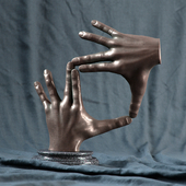 Статуэтка - бронзовые руки