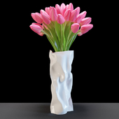 Розовые тюльпаны в белой вазе