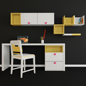 Writing desk and decor for a child 001