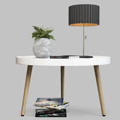 Журнальный столик Toni Signal с декором и настольная лампа Azzardo Penelopa