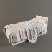 Кровать с вязанным пледом