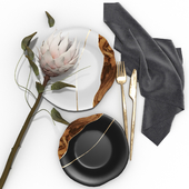 Декоративный набор из тарелок ваби-саби и цветка протеи