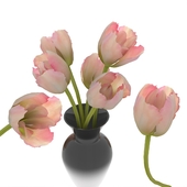 керамическая ваза с букетом тюльпанов