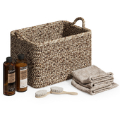 Raga rectangular basket with towels and shampoo
