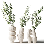 Ветки с листьями в волнистых глиняных вазах