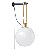Настенный светильник в форме шара от Artemide
